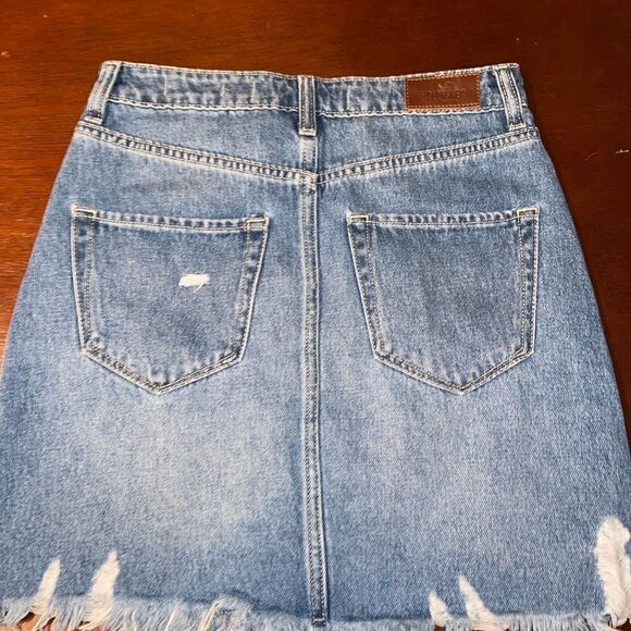 Hollister ultra high rise distressed denim skirt - Picture 5 of 6